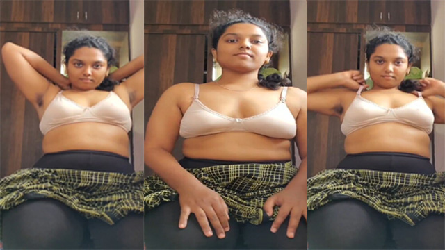 Beautiful Sexy Indian GF Showing Boobs