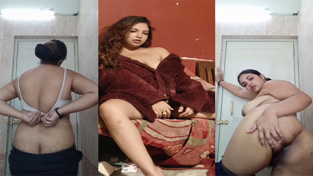 Indian Horny Mal Showing Asshole