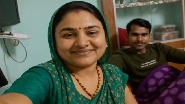 Desi Hot Aunty Bed – Romanse Kiss Viral Free Watch